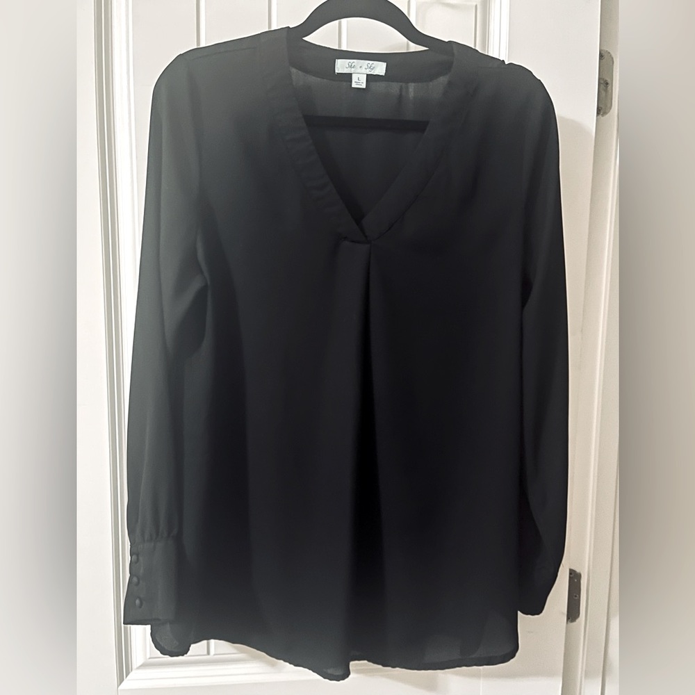 She and Sky black dress top. Size Large. Beautiful cuff with buttons. EUC